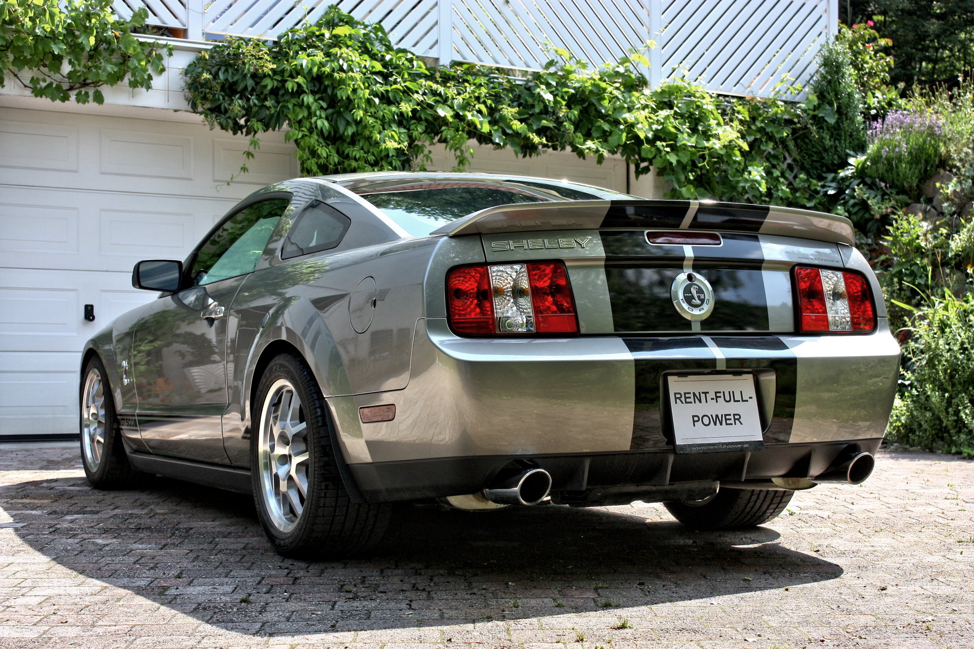 Ford Mustang Shelby GT500 in vapor silber