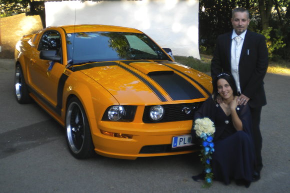 im Ford Mustang zur Hochzeit