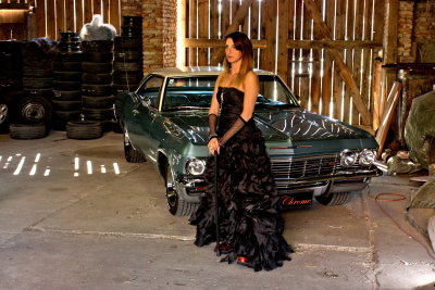 Chevy Impala mit sexy girl